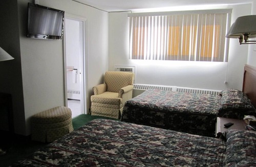 Hanover Hotel | Canadiana Motel