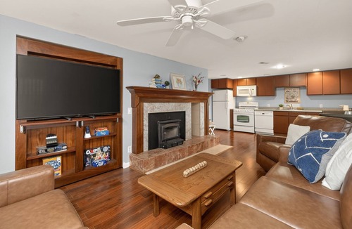 Rushville House | Canandaigua Lake | Near Wineries | Sleeps up to 10 | Hot tub