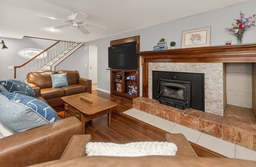 Rushville House | Canandaigua Lake | Near Wineries | Sleeps up to 10 | Hot tub