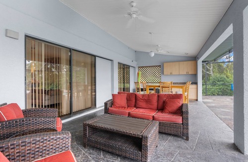 Spring Hill House | Candida's RetreatnSleeps 8 Guests :n3 Bedrooms, 5 Beds, 2 Full BathsnHeated Pool