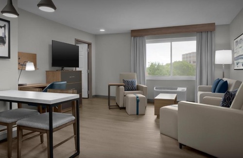 Southpoint Hotel | Candlewood Suites Jacksonville Southpoint