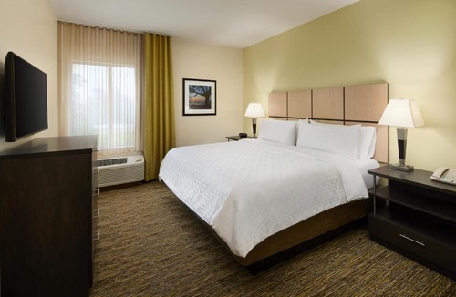 Valdosta Hotel | Candlewood Suites Valdosta Mall by IHG