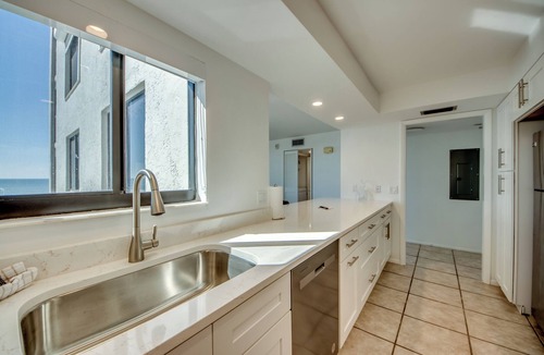 Fort Myers Beach Condo | Caper Beach #302: Beachfront Condo with Stellar View!