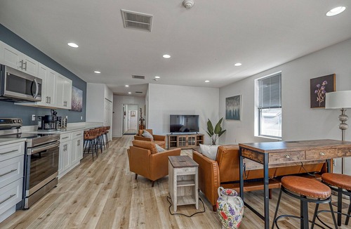 Carnegie Apartment | Carnegie Getaway Close to Pittsburgh Attractions