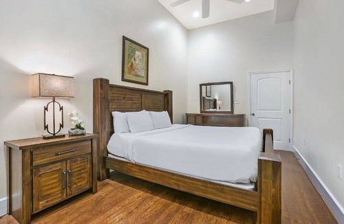 Faubourg Lafayette Apartment | Carondelet Street Luxury Suites