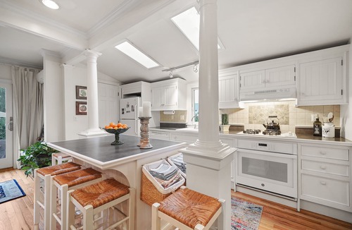 Warwick House | Carriage house village of Warwick ny