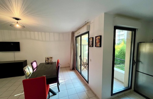 Saint-Denis Condo | Casa Jamin - Metro - Wifi - Parking - Dream Host
