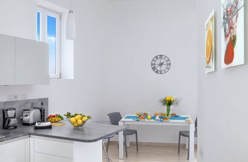 Positano Apartment | Casa La Porta - Large, modern property in Positano