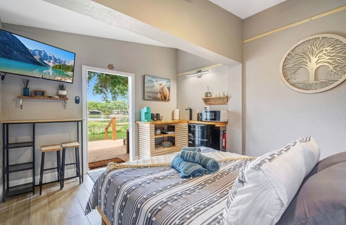 Conway House | CASA LUNA w/Lake view + 10min to dwtn + 2 guests!