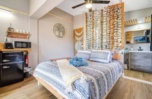 Conway House | CASA LUNA w/Lake view + 10min to dwtn + 2 guests!