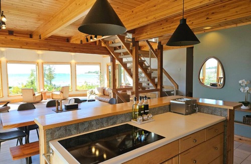Northern Bruce Peninsula Cottage | Casolena Lakehouse: Cottage with Panoramic Lake View for a Peaceful Retreat
