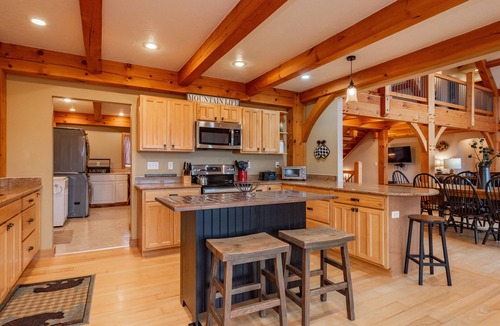 Friendsville House | Castle-Style Escape w/Lake & Ski Access