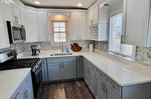 Freeport's Nautical Mile Villa | Catch n Relax Villa blue Inn