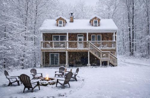 Catskill House | Catskill Cabin with Firepit & Indoor Jacuzzi Tub