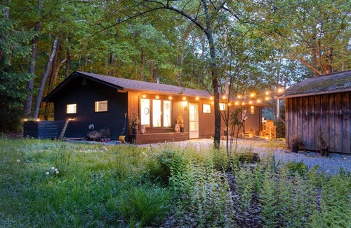 Town of Denning Cabin | Catskill Retreat: Cozy Cabin with Cedar Hot Tub & Pet-Friendly