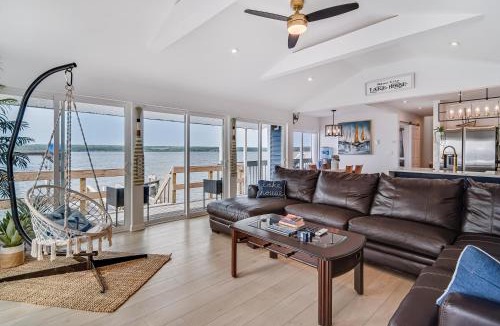 Town of Ledyard House | Cayuga Lake Holiday House - Waterfront & Sunset Views