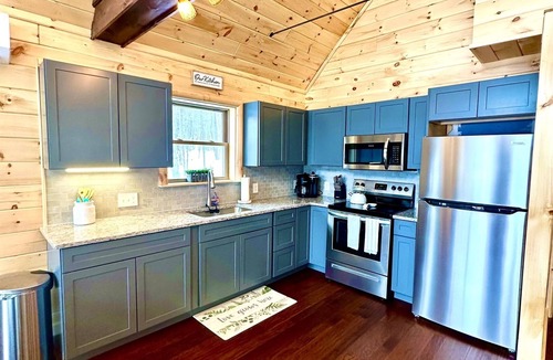 West Oneonta Cabin | Cedars Log Home : Brand New Lake Front w Kayaks & Hot Tub!
