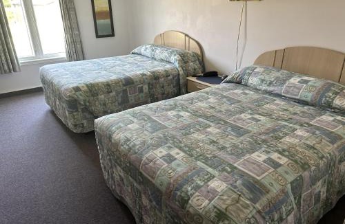 Sauble Beach Hotel | Centennial Motel