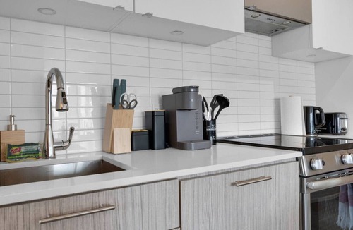 Church and Wellesley Hotel | Central 3BR - Free Parking - Downtown