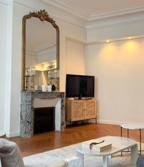 Faubourg-du-Roule Apartment | Central Champs Élysée - High Luxury 2 Bedroom Apartment