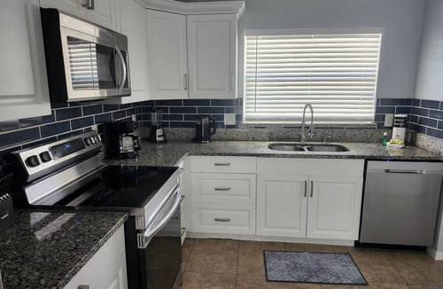 Indian Wells House | Central Location Lakeview Pool Villa near Disney