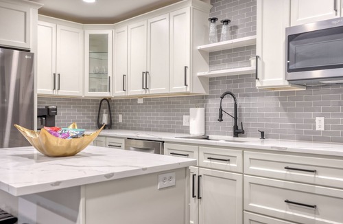 Lancaster House | Central Luxury 3-Level Home - Rooftop + Garage