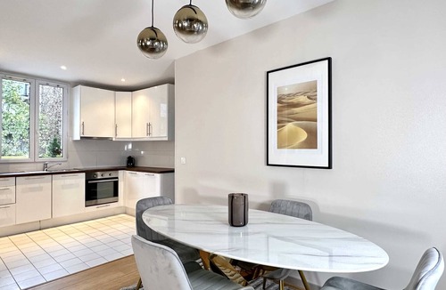 Plaisance Apartment | Central Paris family flat near top attractions
