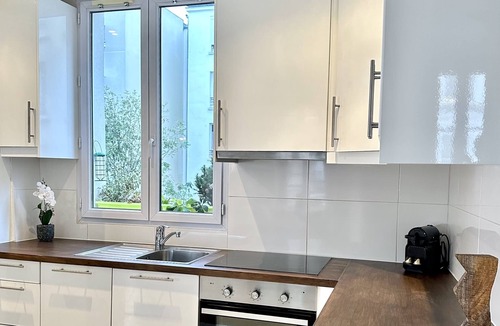 Plaisance Apartment | Central Paris family flat near top attractions