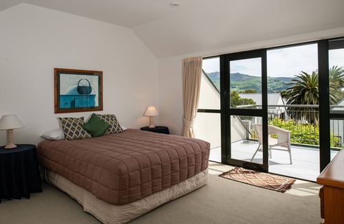 Akaroa Apartment | Centrally Located Apartment 1 block away from Akaroa wharf and dining.