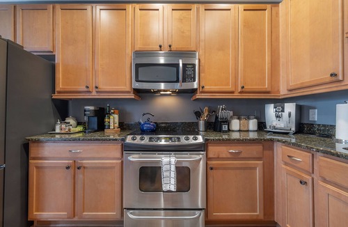 Hyde Park House | Centrally Located SOHO Retreat Walkable to UT & Dining