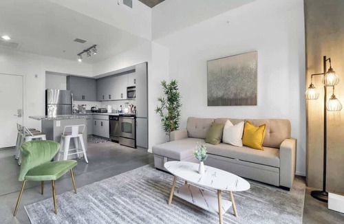 Evans Churchill Apartment | Centric 1BR |In HEART of DTPHX|Free Garage Parking