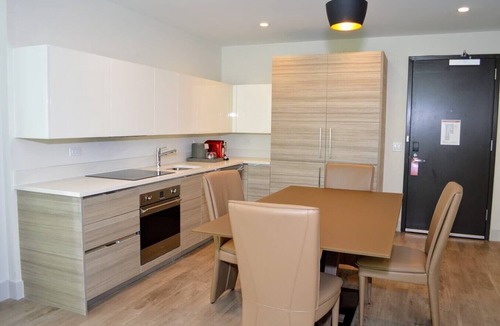 Hollywood Condo | CH Luxury Condo|Accessible|Partial Ocean View-CS5