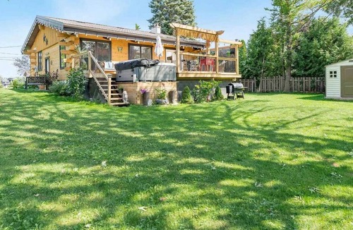 The Blue Mountains Ski Chalet | CHALET IN BLUE MOUNTAIN WITH HOT TUB