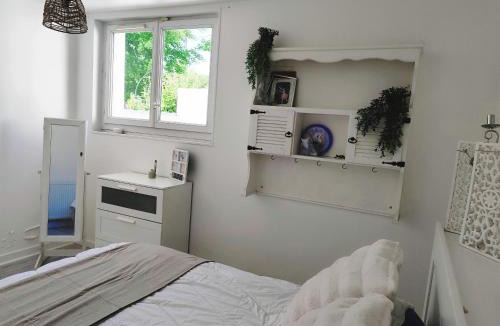 Arnouville House | Chambre proche Paris, 15min aéroports Bourget Roissy et Villepinte Parc des expositions