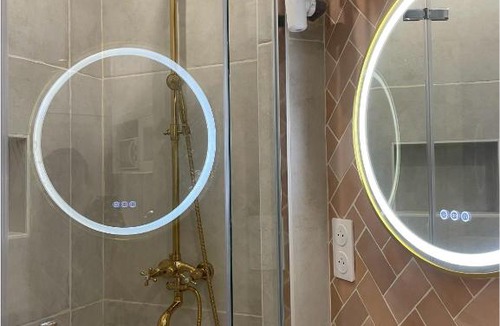 Ternes House | Chambre privée, sdb partagé, Arc de Triomphe, métro 1, T3b, RER c e a