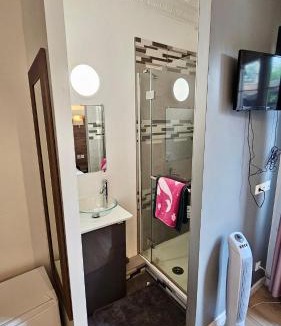 Epinay-sur-Seine Apartment | Chambre style hôtelière dans logement partagé, Le Pepsy Paris & Stade de France