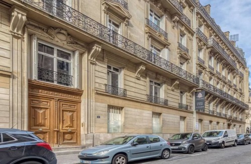 Champs-Elysees Apartment | CHAMPS ELYSEES LUXURY -ELEVATE YOUR PARIS EXPERIENCE 3 BEDROOM -RUE DE CERISOLES