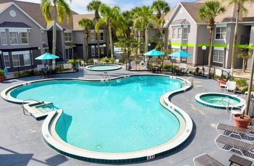 Lake Buena Vista Apartment | Charming 1-Bedroom, 1-Bath Apartment 10 Minutes to Disney with Pool Access
