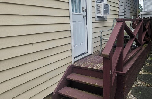 Oceanside House | Charming 1-bedroom 1-bath attached to our house with seperate entrance