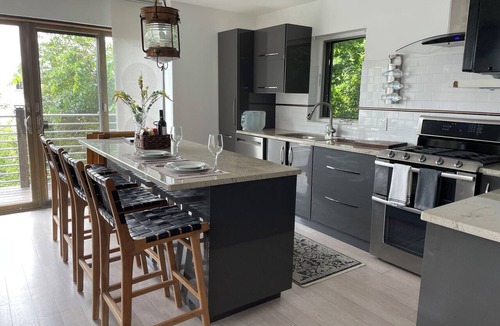 Cos Cob Apartment | Charming 1-bedroom apartment in Greenwich with Water View & Balcony.