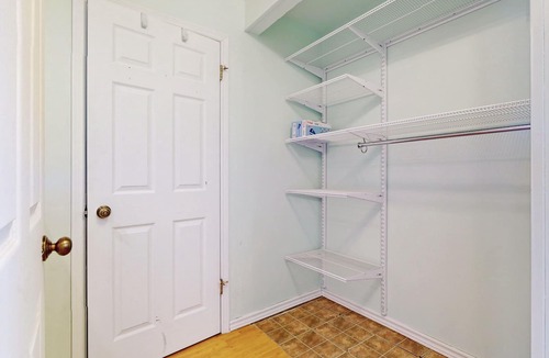 Breslau House | Charming 1 Bedroom Apartment Overlooking Garden