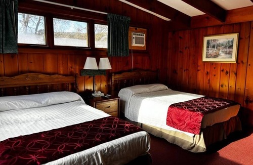 Hamilton Hotel | Charming 1-bedroom hotel room in beautiful Hamilton - #321 Shenandoah