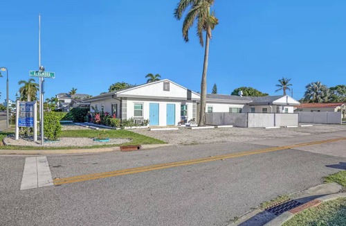 Fort Pierce Villa | Charming 1-bedroom villa walk to Beach/Restaurants