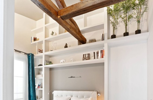 Faubourg Saint-Germain Apartment | Charming 1BR Apartment Near the Eiffel Tower: A Romantic Getaway in Paris