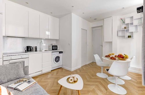 7th Arrondissement Apartment | Charming 1BR Near Eiffel Tower - Sleeps 4
