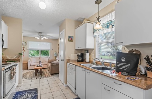The Villages House | Charming 2/2 Ranch in Orange Blossom Gardens: Relax, Explore, and Enjoy!