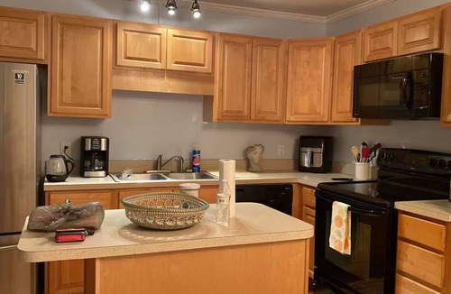Brown Condo | Charming 2-bedroom condo in amazing New Smyrna Beach