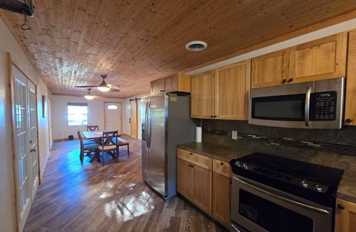 Silver Springs House | Charming 2-bedroom Full fence house in Silver Springs with AC, WiFi
