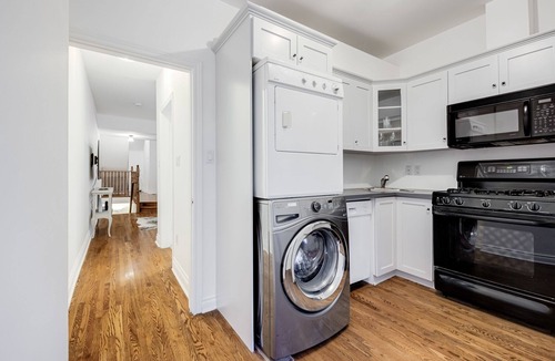 Cabbagetown Apartment | Charming 2-bedroom, 1 bath apartment in historic Cabbagetown
