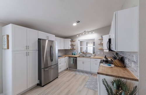 Grove City House | Charming 2-bedroom 2-bath house near BEACHES, marinas, golfing and more…